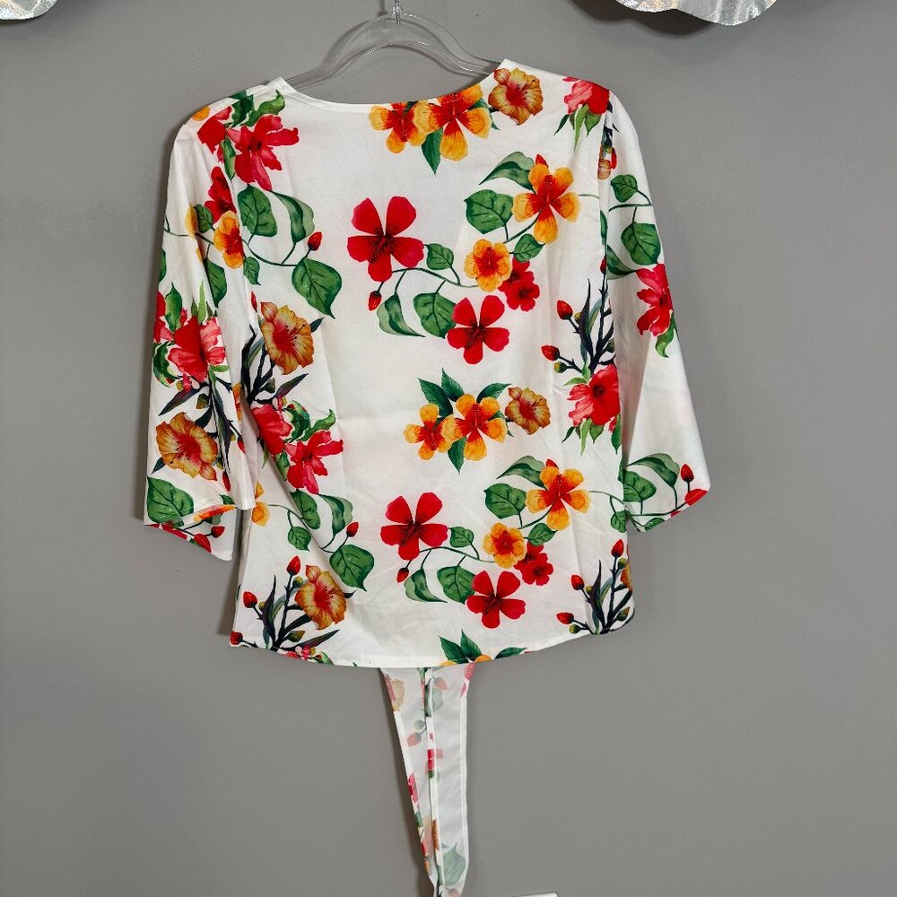 NWOT Ladies Summer Casual Floral Cute Deep V Neck 3/4 Bell Sleeve Front Tie